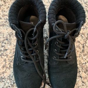 Cuddles 6. black. Gently used